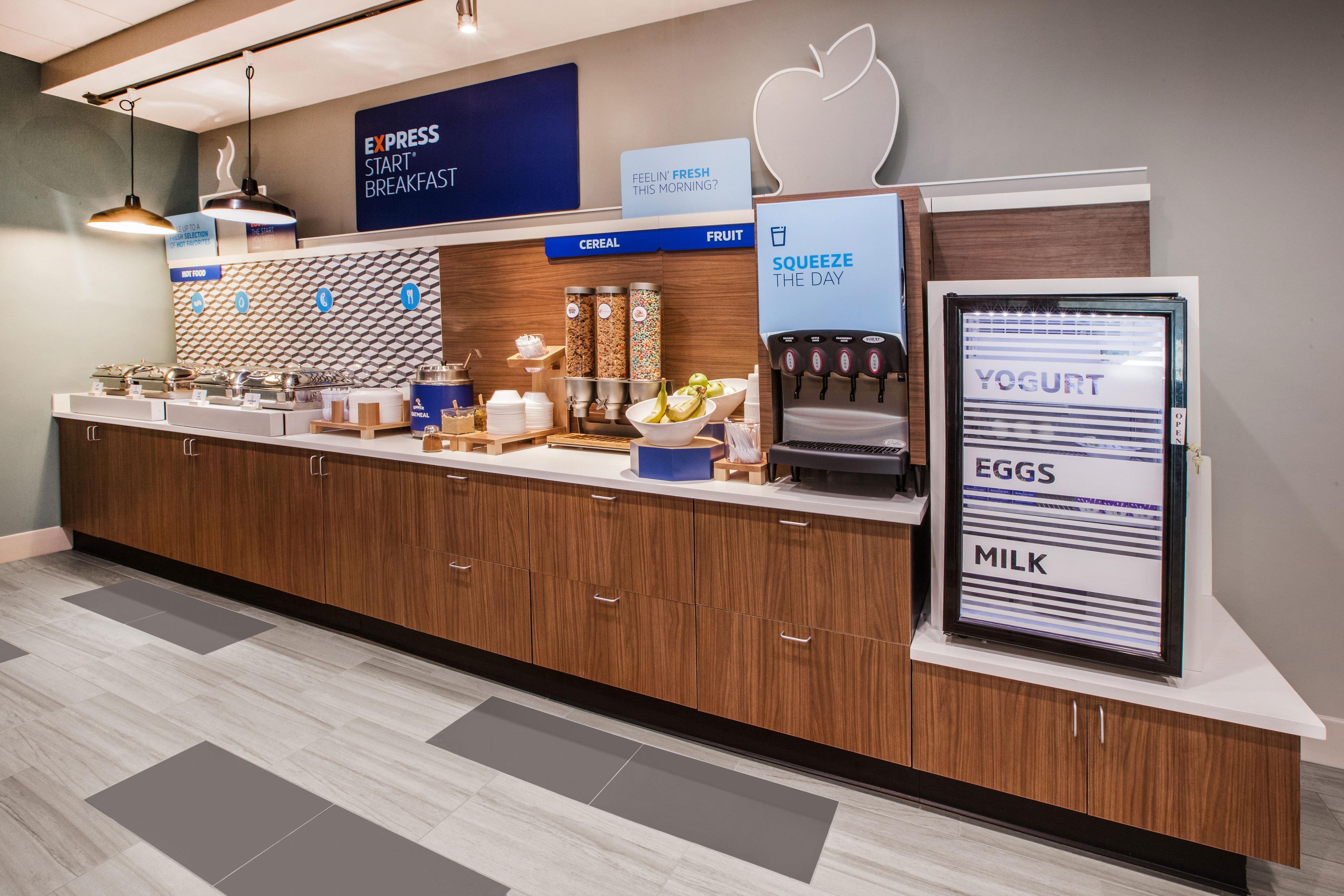 Holiday Inn Express Newton By Ihg Exterior foto