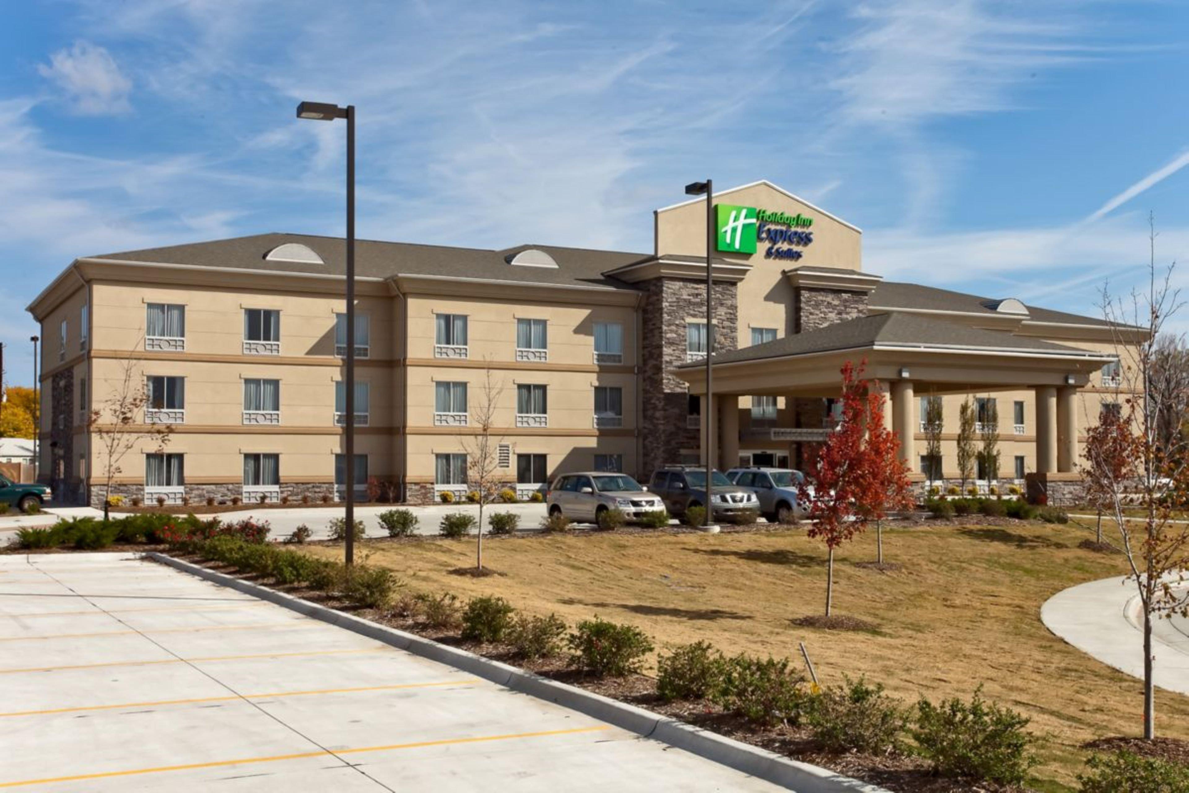 Holiday Inn Express Newton By Ihg Exterior foto