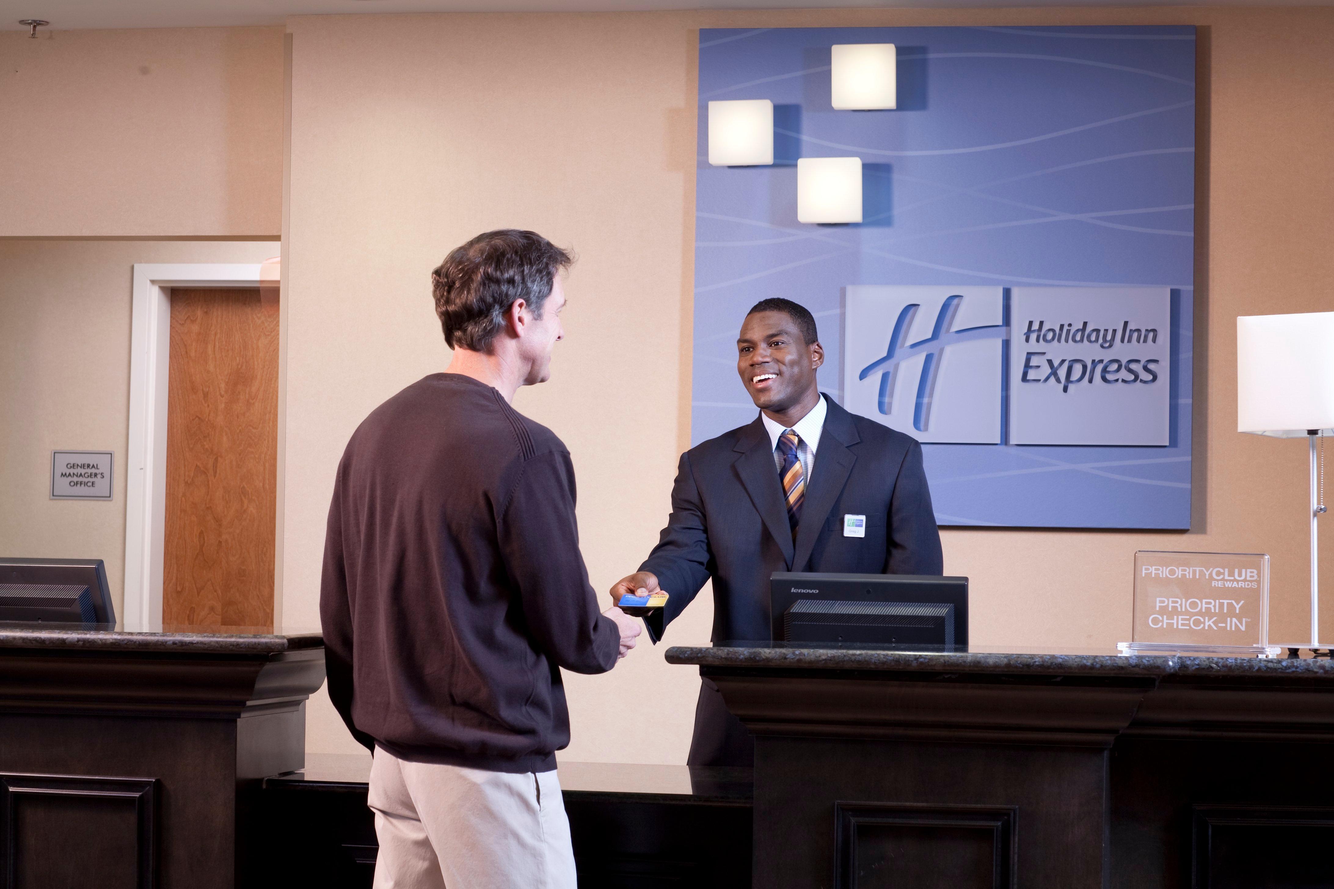 Holiday Inn Express Newton By Ihg Interior foto