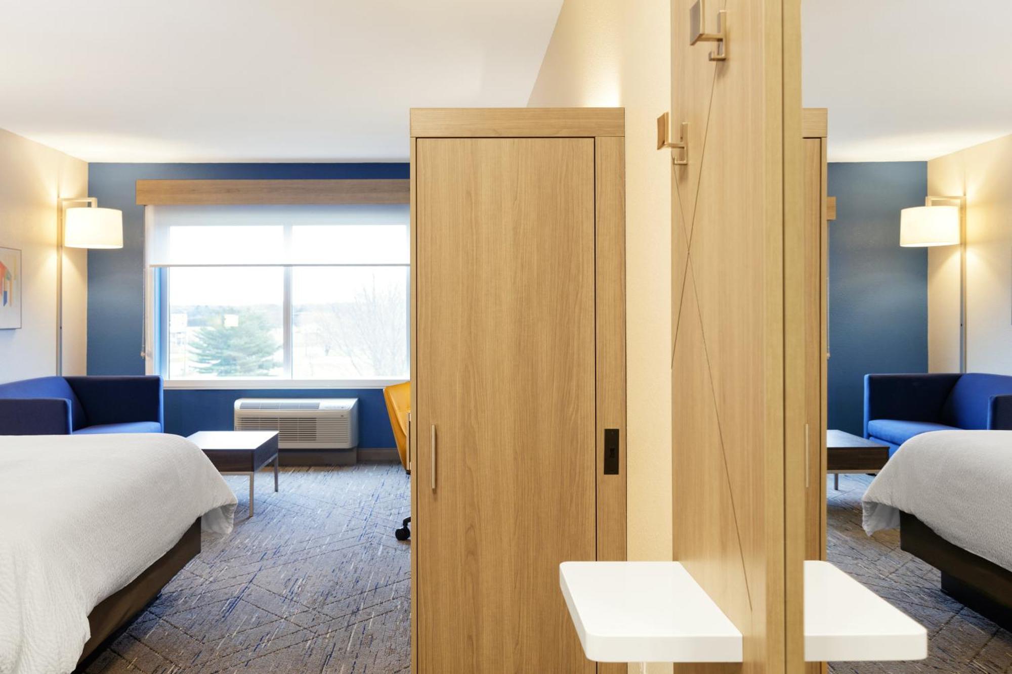 Holiday Inn Express Newton By Ihg Exterior foto